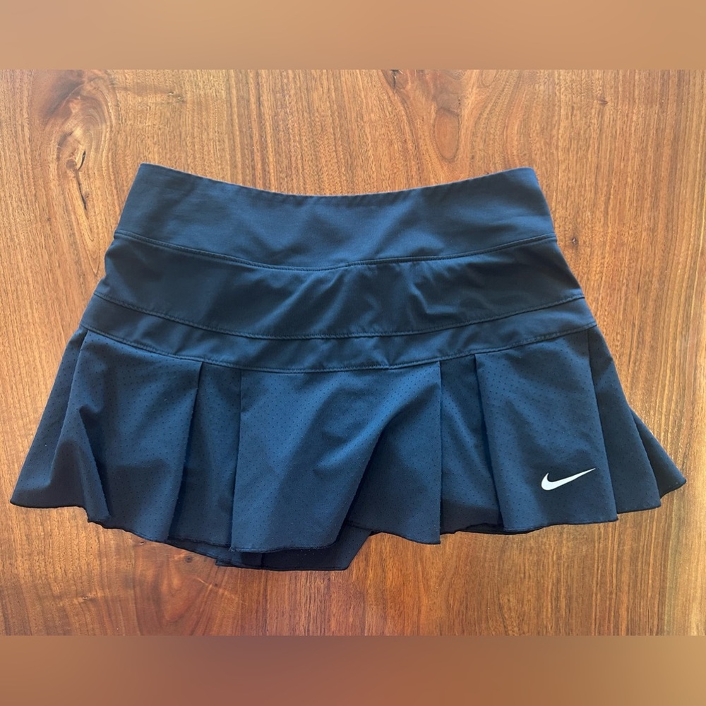 Nike Skirt - Built in spandex - perfect for golf, tennis, pickle ball
